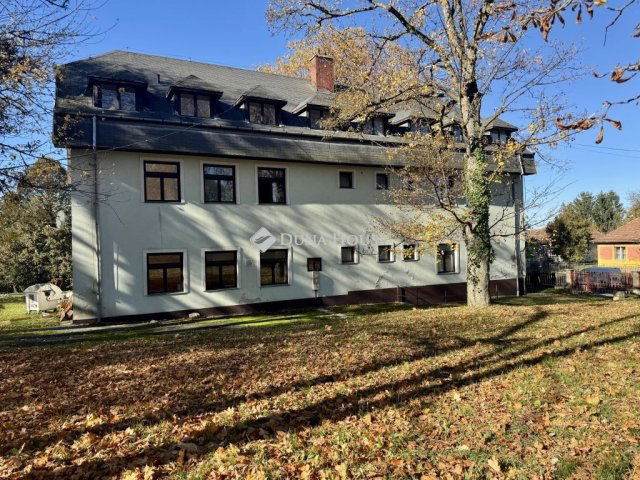 Eladó hotel, Pacsán 250 M Ft, 4 szobás / költözzbe.hu