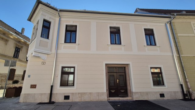 Eladó téglalakás, Győrött 109.9 M Ft, 3 szobás