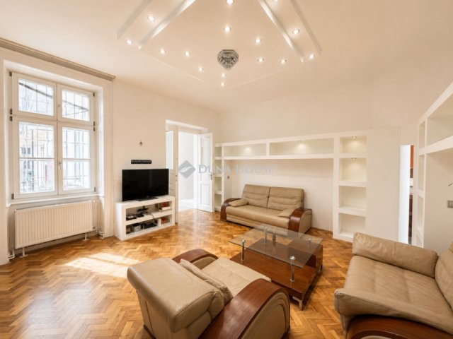 Kiadó téglalakás, albérlet, Budapesten, V. kerületben, 3 szobás