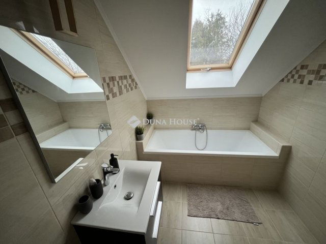 Eladó ikerház, Dabason 115 M Ft, 5 szobás / költözzbe.hu