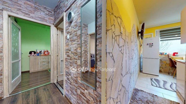 Eladó panellakás, Nyíregyházán 48 M Ft, 2+1 szobás