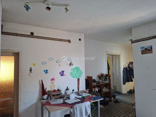 Eladó családi ház, Zámolyon 42 M Ft, 3 szobás