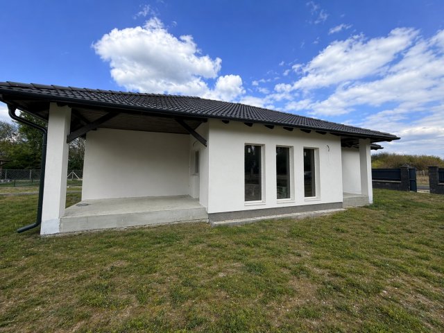 Eladó családi ház, Kiskunlacházán 92.9 M Ft, 3 szobás