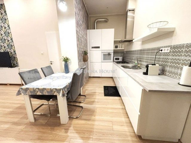 Eladó téglalakás, Budapesten, V. kerületben 120 M Ft, 2+1 szobás