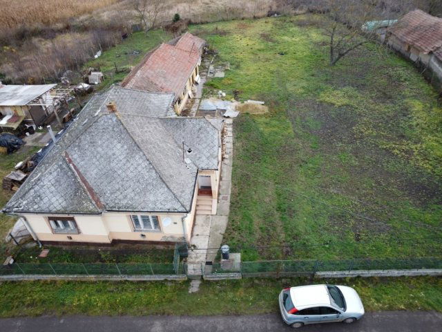 Eladó családi ház, Átányon 7.9 M Ft, 2 szobás