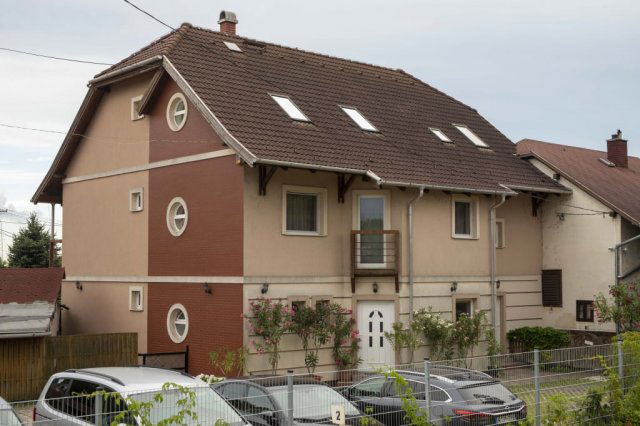 Eladó családi ház, Balatonkenesén 398 M Ft, 10 szobás