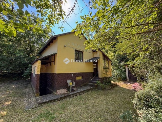 Eladó családi ház, Pócsmegyeren 29.9 M Ft, 2 szobás