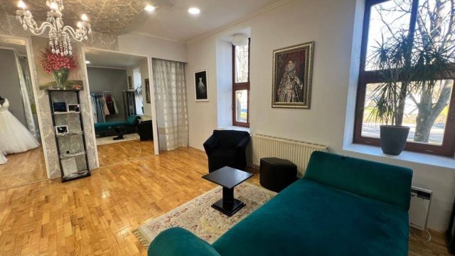 Eladó üzlethelyiség, Baján 120 M Ft, 3 szobás