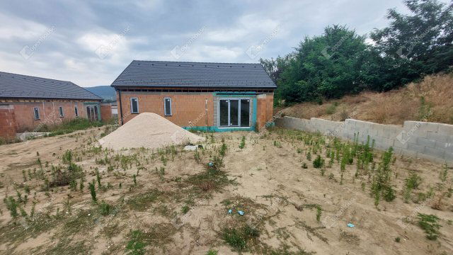 Eladó családi ház, Tatabányán 98 M Ft, 4 szobás