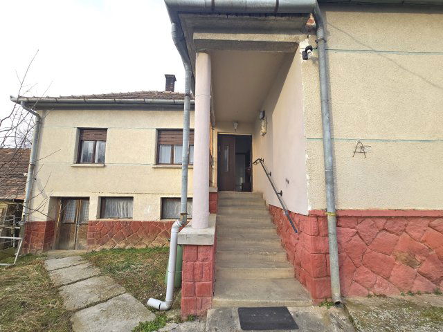 Eladó családi ház, Mikekarácsonyfán 18 M Ft, 2+1 szobás