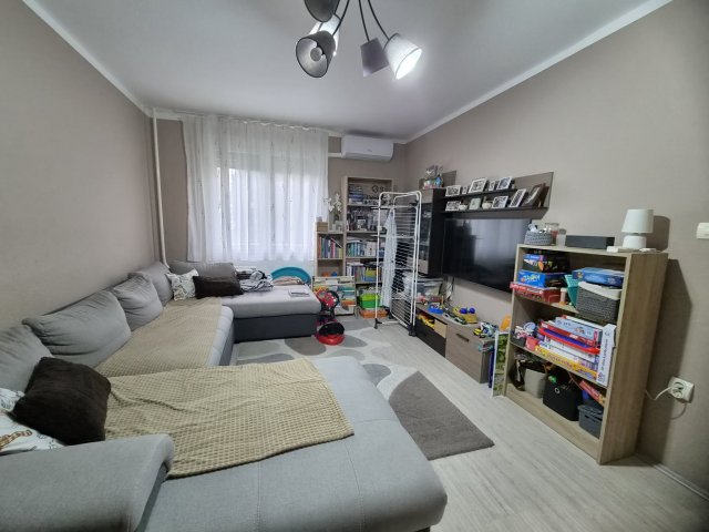 Eladó panellakás, Pécsett, Polgárszőlő utcában 50 M Ft