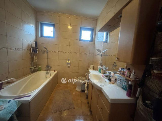 Eladó családi ház, Érden 119.9 M Ft, 4+1 szobás