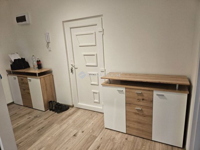 Kiadó panellakás, albérlet, Pécsett 180 E Ft / hó, 2 szobás