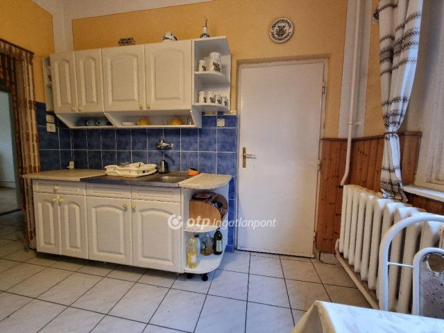 Eladó családi ház, Pápán 42.5 M Ft, 2+1 szobás