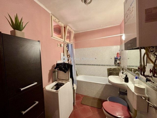 Eladó családi ház, Esztergomban 43 M Ft, 2 szobás