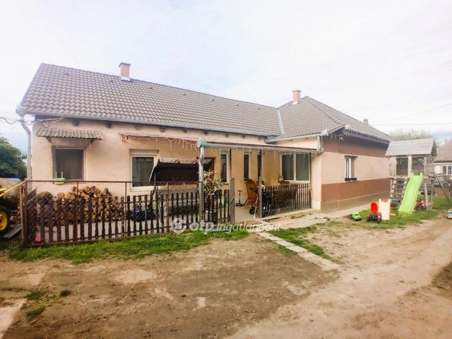 Eladó családi ház, Valkón 49.5 M Ft, 3 szobás