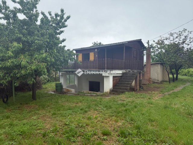 Eladó családi ház, Pécsett 11.25 M Ft, 2 szobás