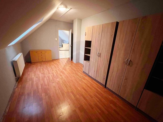 Eladó családi ház, Gödöllőn 199 M Ft, 14+1 szobás