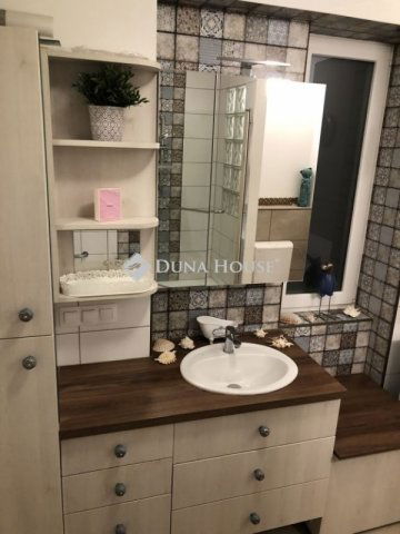 Eladó téglalakás, Budapesten, VIII. kerületben 104.7 M Ft