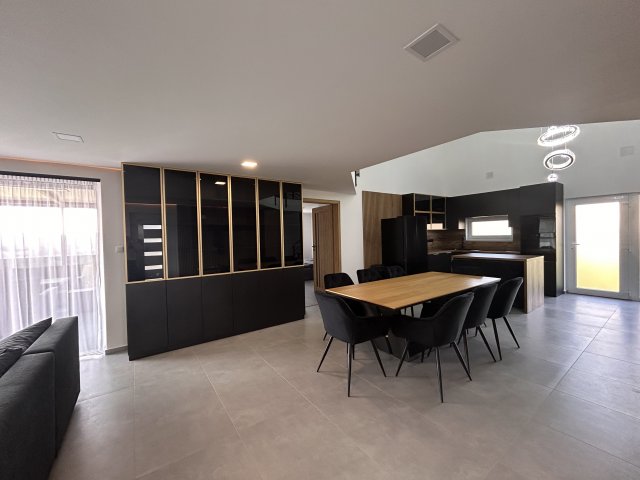 Eladó családi ház, Zalaszentgróton 140 M Ft, 6 szobás