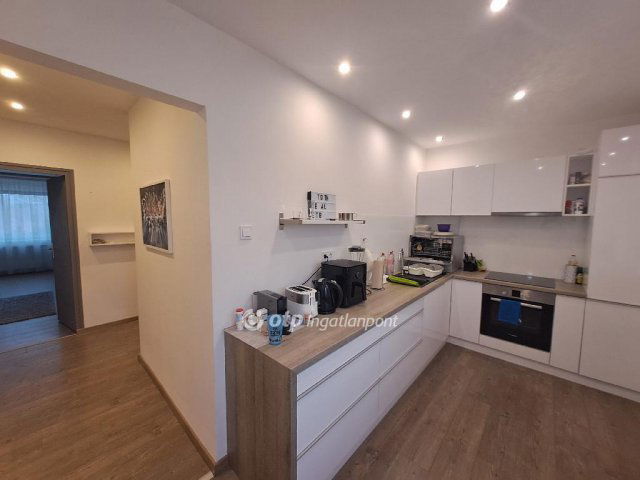 Eladó téglalakás, Szegeden 79 M Ft, 3 szobás