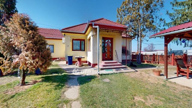 Eladó családi ház, Nyírbátorban 71.5 M Ft, 3 szobás