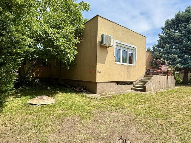 Eladó családi ház, Székesfehérvárott 108.9 M Ft, 5 szobás