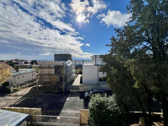 Kiadó téglalakás, albérlet, Pécsett 270 E Ft / hó, 3 szobás