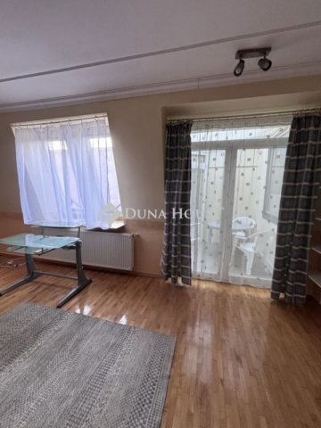 Kiadó téglalakás, albérlet, Pécsett 150 E Ft / hó, 1 szobás