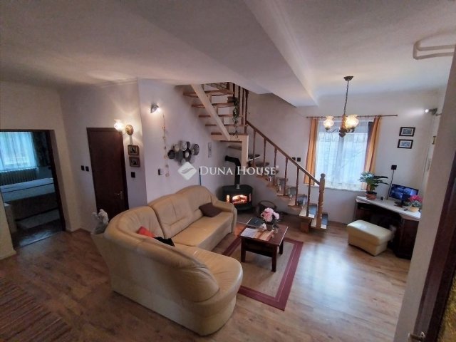 Eladó családi ház, Szentgotthárdon 89.9 M Ft, 8 szobás