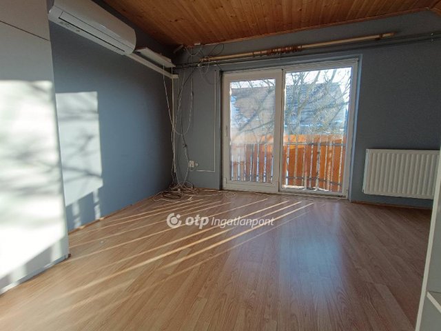 Eladó családi ház, Solymáron 159.9 M Ft, 6 szobás