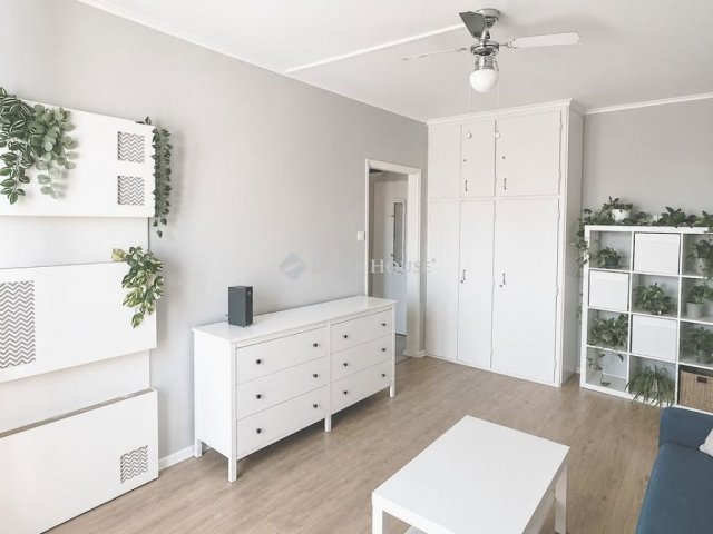Kiadó panellakás, albérlet, Pécsett, Kodály Zoltán utcában