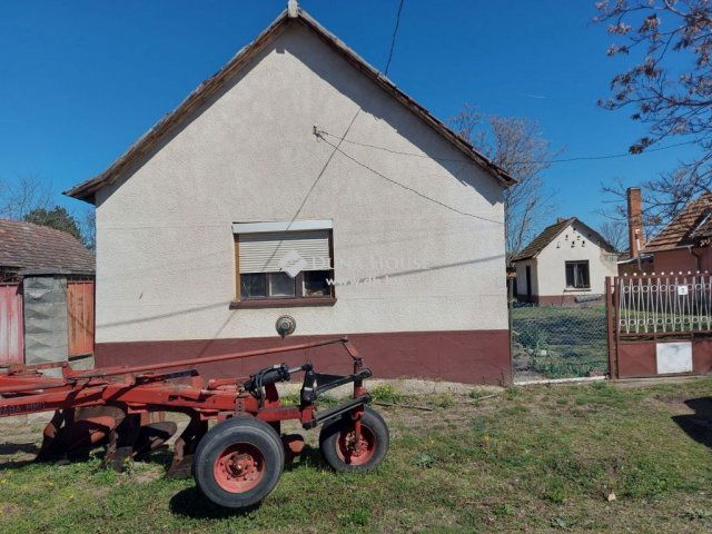 Eladó családi ház, Kaskantyún 4.2 M Ft, 2 szobás