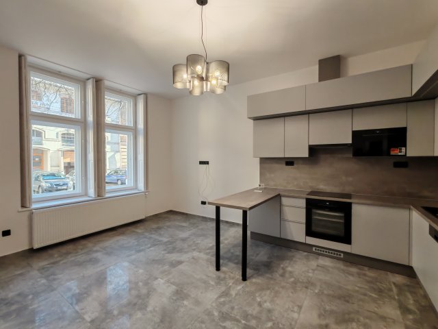 Kiadó téglalakás, albérlet, Szegeden, Jósika utcában