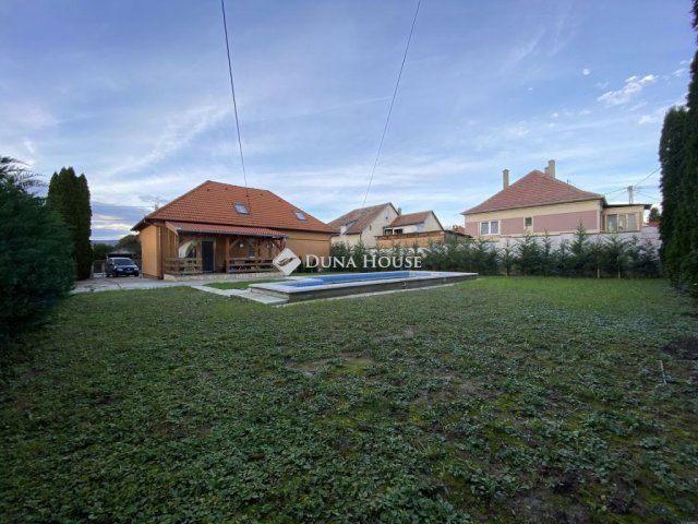 Eladó családi ház, Pécsett, Móra Ferenc utcában 97 M Ft