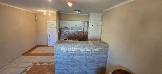 Eladó panellakás, Szolnokon 24.99 M Ft, 1+1 szobás