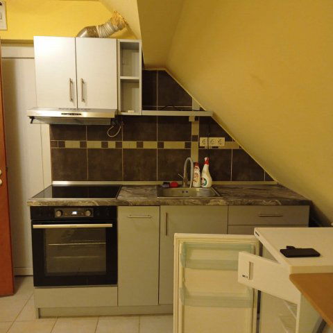 Kiadó téglalakás, albérlet, Szegeden 129 E Ft / hó, 1 szobás