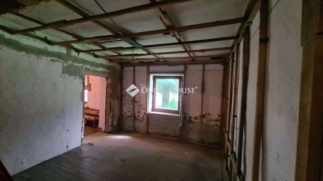 Eladó családi ház, Orosházán 6.3 M Ft, 2 szobás