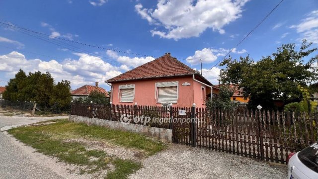 Eladó családi ház, Tiszakeszin 16 M Ft, 3 szobás