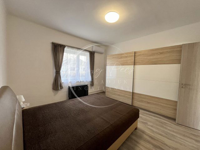 Kiadó családi ház, albérlet, Pécsett 300 E Ft / hó, 3 szobás