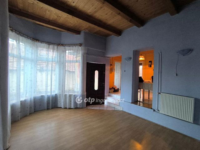 Eladó családi ház, Kazáron 17.9 M Ft, 3 szobás