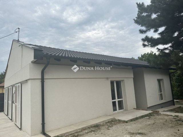 Eladó családi ház, Martonvásáron 99.9 M Ft, 4 szobás