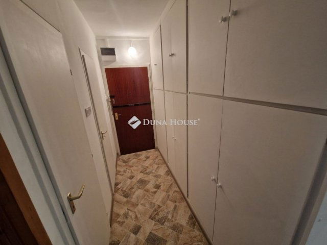 Eladó panellakás, Kecskeméten 43.9 M Ft, 2 szobás