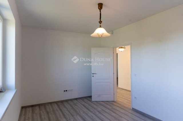 Eladó családi ház, Pomázon 199 M Ft, 5 szobás