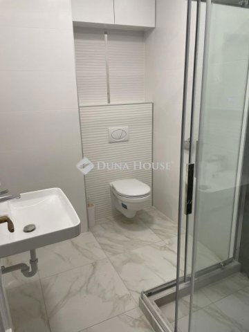 Eladó panellakás, Pécsett, Berek utcában 59.9 M Ft, 3 szobás