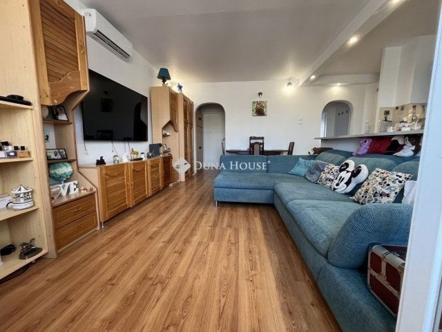 Eladó panellakás, Veszprémben 54.9 M Ft, 1+2 szobás