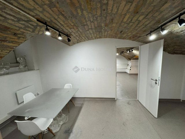 Kiadó üzlethelyiség, Budapesten, VI. kerületben 650 E Ft / hó