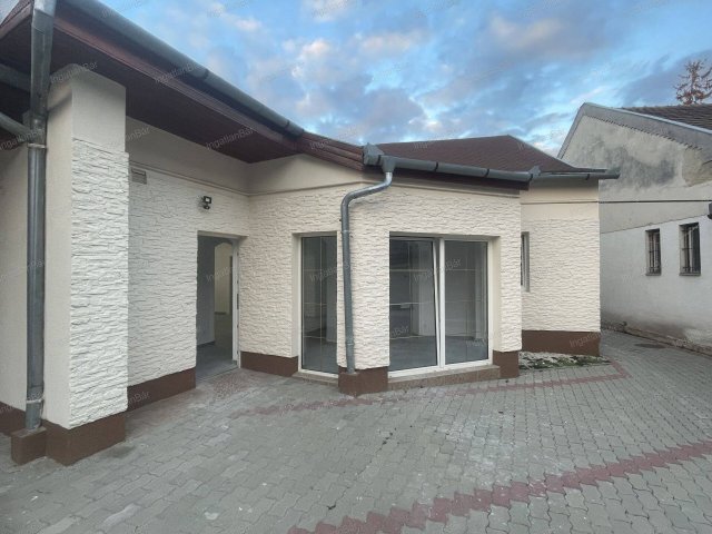 Eladó ikerház, Nyíregyházán 74.9 M Ft, 4 szobás