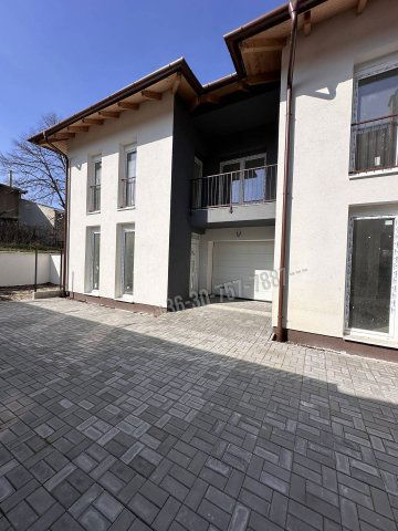 Eladó téglalakás, Szigetszentmiklóson 83.9 M Ft, 4 szobás