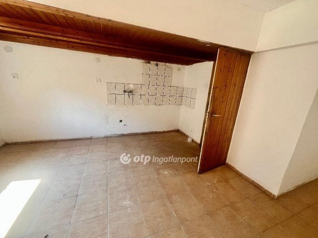 Eladó családi ház, Jászberényben 18.99 M Ft, 2 szobás